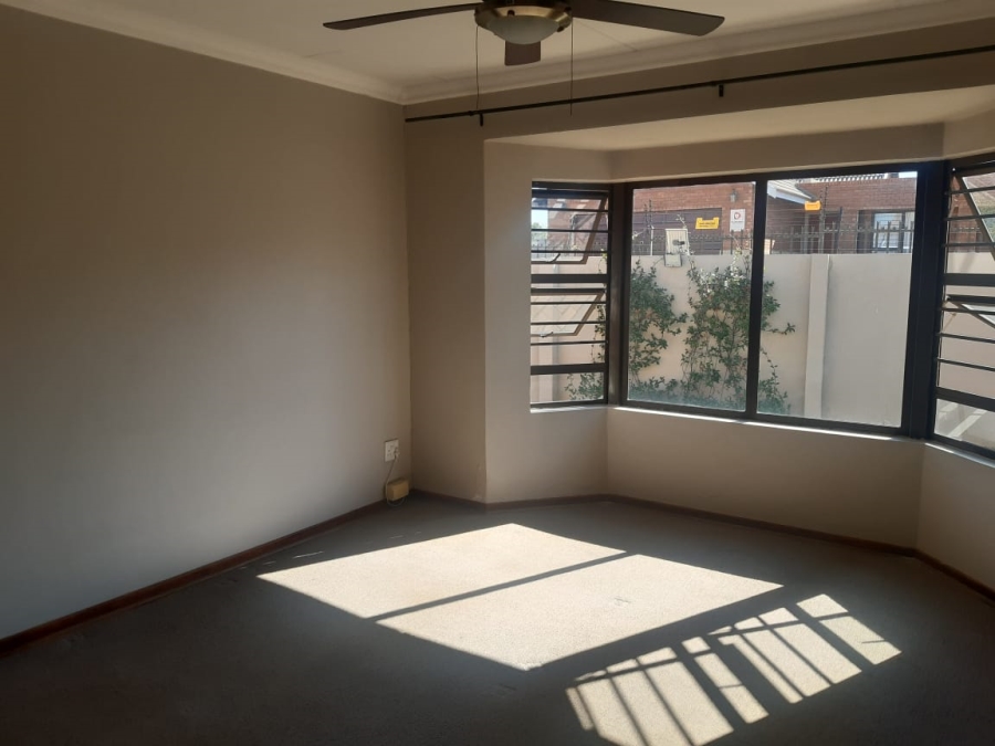 To Let 3 Bedroom Property for Rent in Hillside Free State